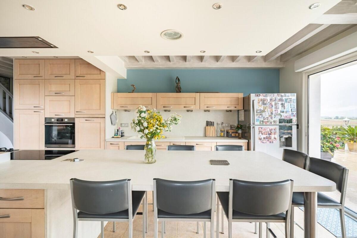 La Villa Moursoise 4 Etoiles Екстериор снимка