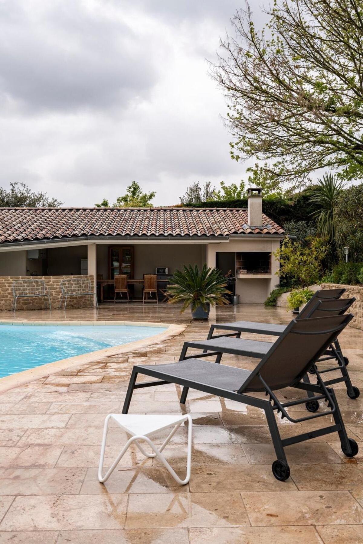 La Villa Moursoise 4 Etoiles Екстериор снимка
