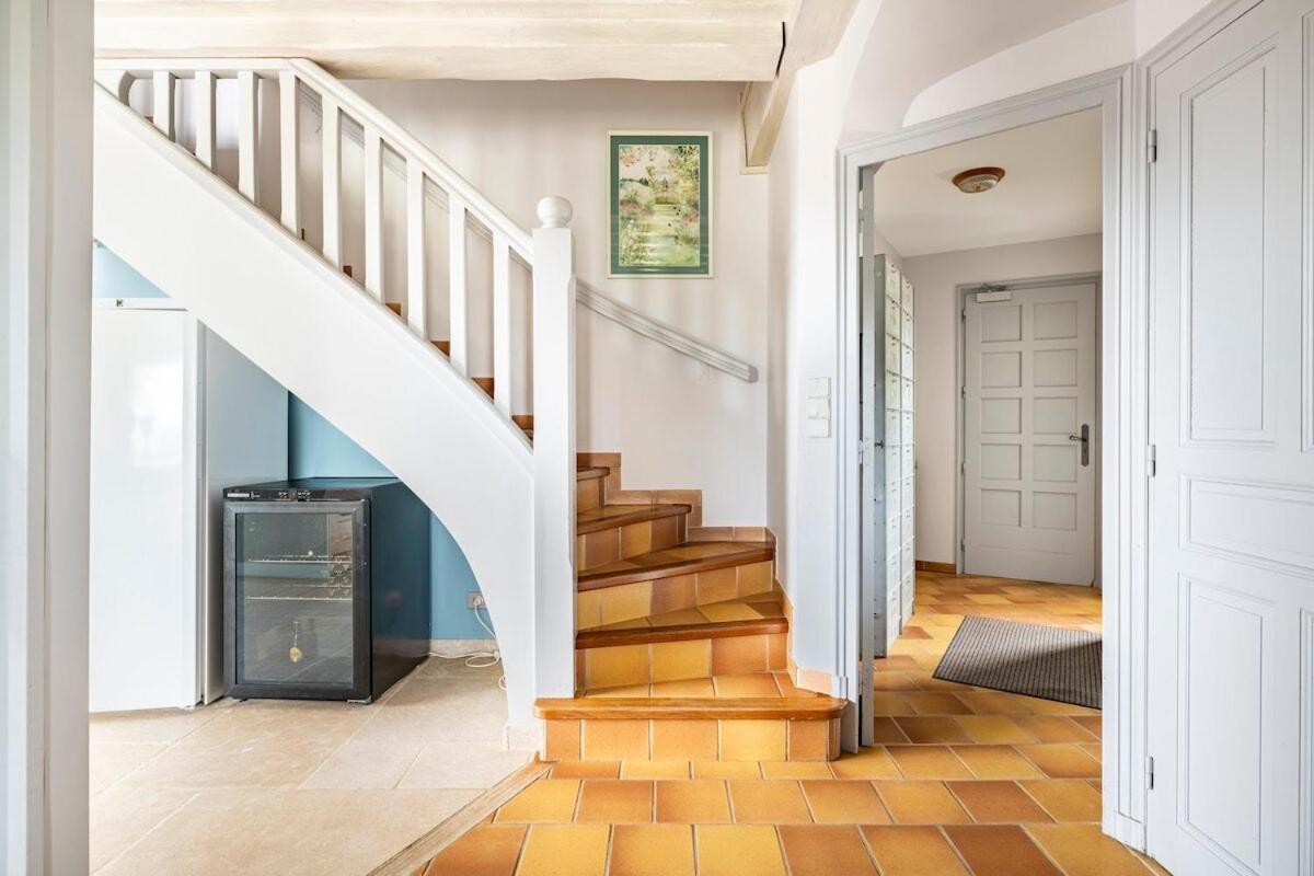 La Villa Moursoise 4 Etoiles Екстериор снимка