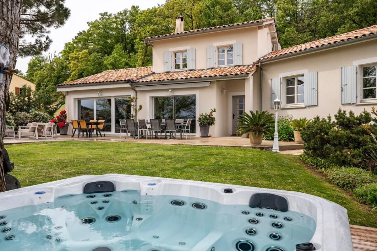 La Villa Moursoise 4 Etoiles Екстериор снимка